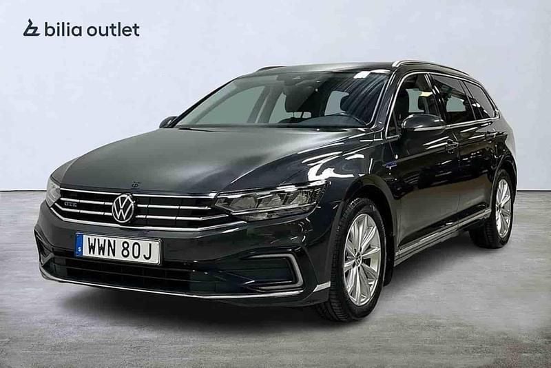 Grå Begagnad 2022 VW Passat GTE Kombi | 207 900 kr (Bra pris) - Bild 1/1