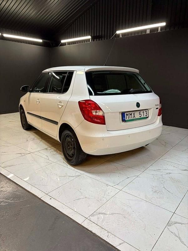 Begagnad Skoda Fabia Elegance 86 HK (63 kW) 2011 Vit Halvkombi
