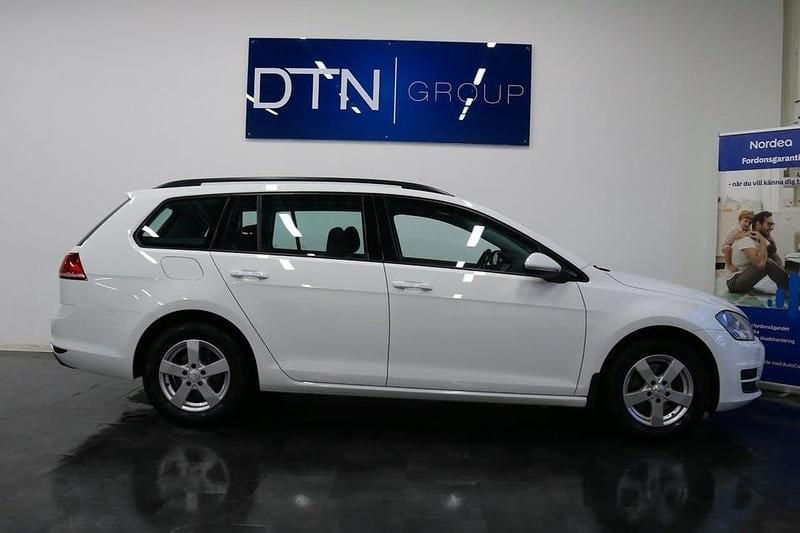 Vit Begagnad 2016 VW Golf VII Kombi | 109 500 kr (Bra pris) - Bild 1/4
