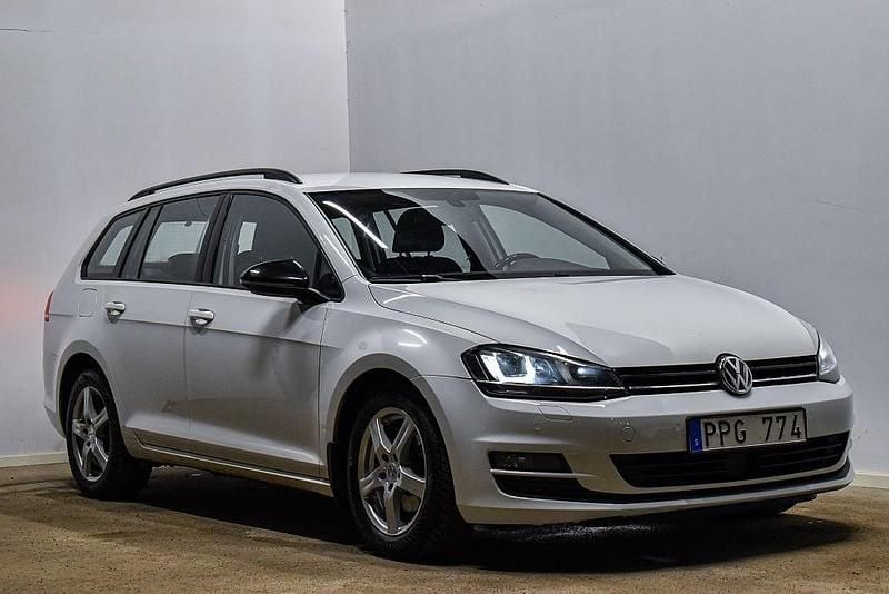 Vit Begagnad 2013 VW Golf VII Kombi | 88 900 kr (Marknadspris) - Bild 1/4