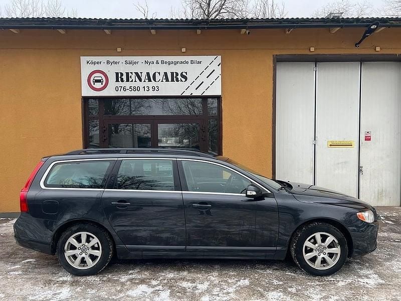 Begagnad Volvo V70 Momentum 145 HK (106 kW) 2010 Grå Kombi