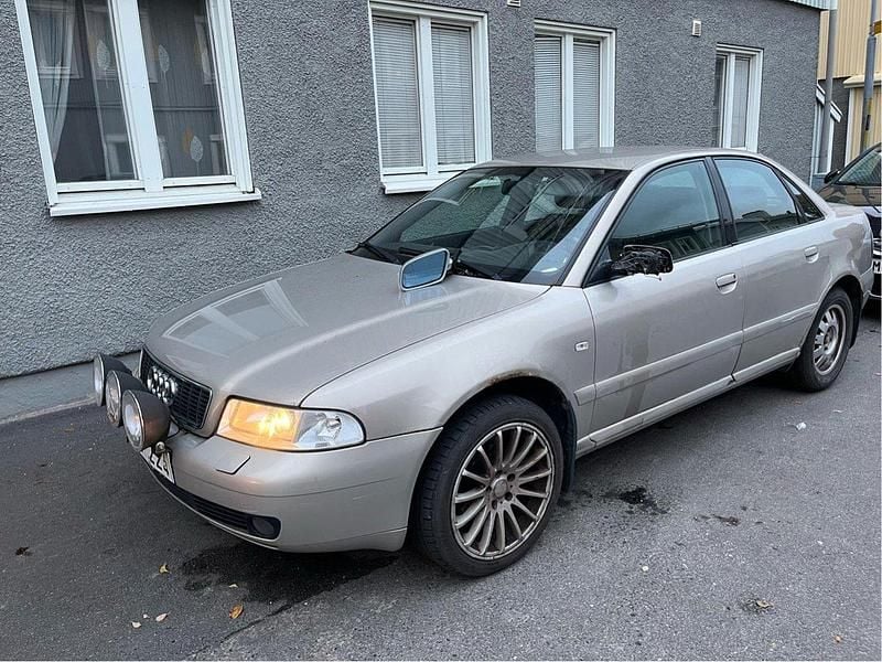 Brun Begagnad 2000 Audi A4 Ambition Sedan | 7 000 kr (Superpris) - Bild 1/1