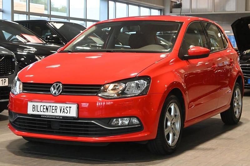 Röd Begagnad 2015 VW Polo Halvkombi | 84 000 kr (Marknadspris) - Bild 1/4