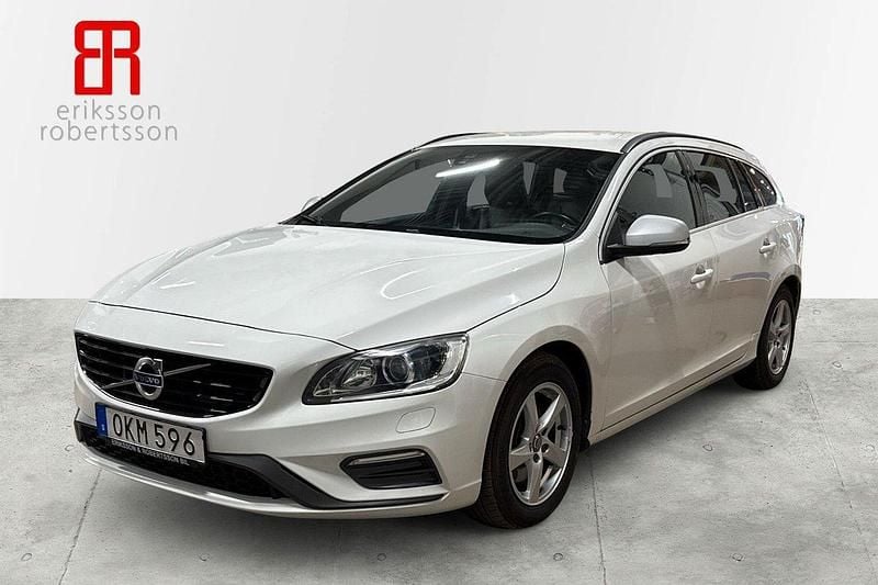 Vit Begagnad 2017 Volvo V60 R-Design Kombi | 229 900 kr (Dyr) - Bild 1/4