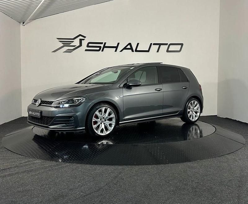 Mörkgrå Begagnad 2017 VW Golf VII GTD Halvkombi | 209 900 kr (Dyr) - Bild 1/4