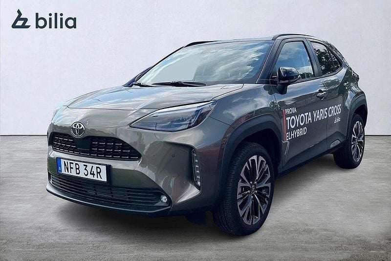 Grön Ny 2025 Toyota Yaris Cross Style SUV | 355 000 kr (Marknadspris) - Bild 1/3