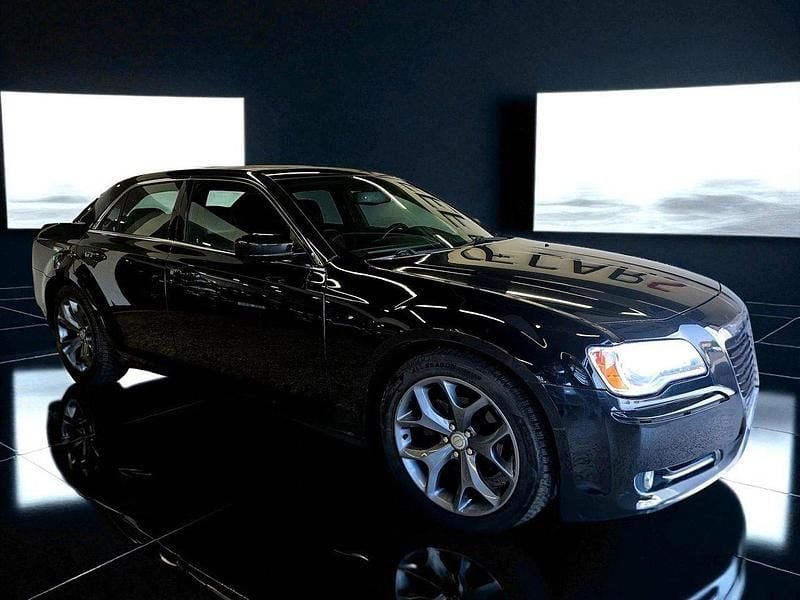 Svart Begagnad 2013 Chrysler 300 Sedan | 99 900 kr - Bild 1/4
