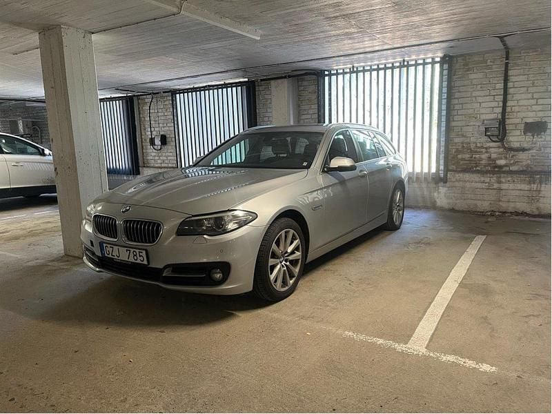 Silver Begagnad 2014 BMW 520 Kombi | 112 000 kr (Bra pris) - Bild 1/4