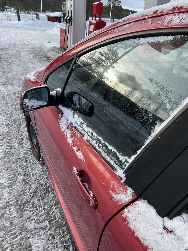 Röd Begagnad 2007 Peugeot 307 Halvkombi | 5 000 kr (Superpris) - Bild 1/4