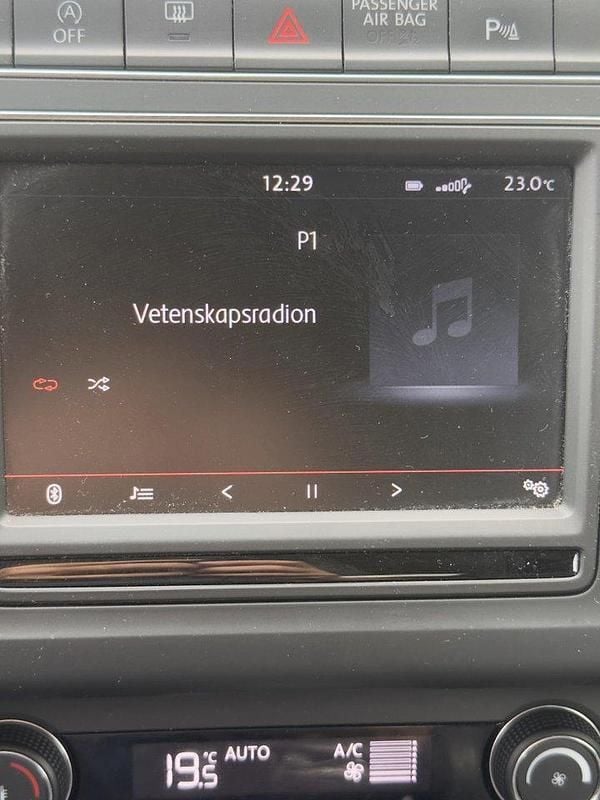 Svart Begagnad 2016 VW Polo Halvkombi | 120 000 kr (Lite dyr) - Bild 1/4