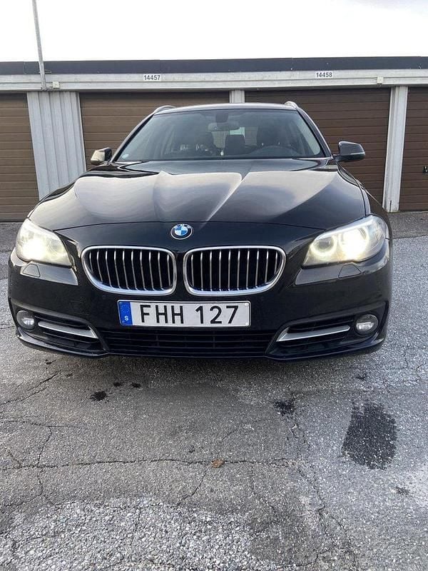 Svart Begagnad 2014 BMW 520 Kombi | 138 000 kr (Bra pris) - Bild 1/3