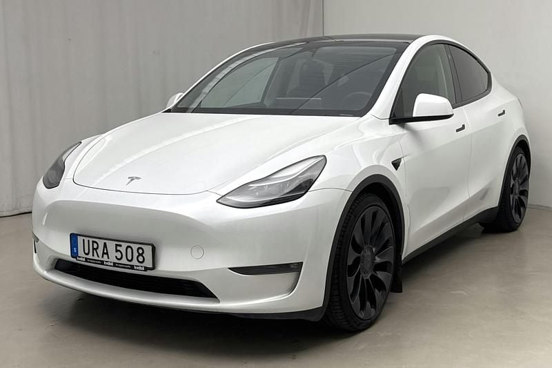 Vit Begagnad 2024 Tesla Model Y SUV | 400 000 kr - Bild 1/4