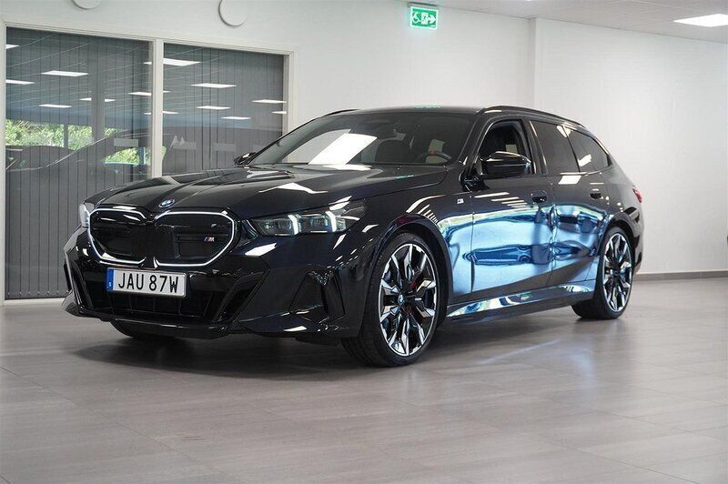 Svart Begagnad 2024 BMW i5 Comfort Edition Sedan | 1 049 900 kr - Bild 1/4