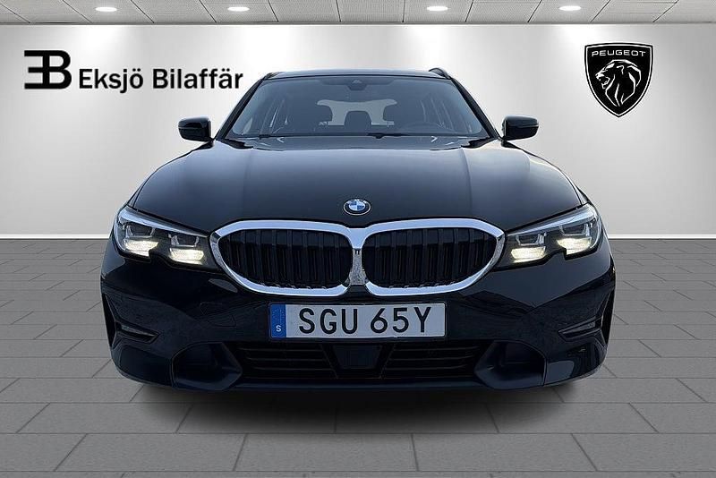 Begagnad BMW 330e Sport Line 184 HK (135 kW) 2021 Svart Kombi