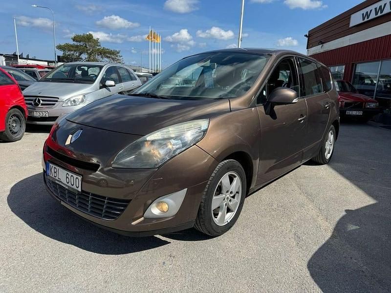 Begagnad Renault Grand Scénic III 131 HK (96 kW) 2009 Brun Minibuss