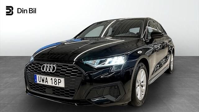 Brilliantsvart Begagnad 2023 Audi A3 Proline Sedan | 254 000 kr (Bra pris) - Bild 1/4