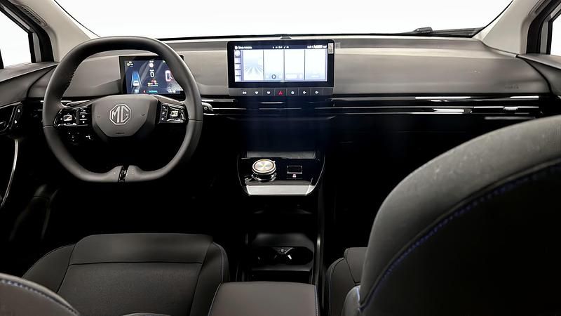 Begagnad MG MG4 EV 125 kW (170 HK) 2024 Silver Halvkombi