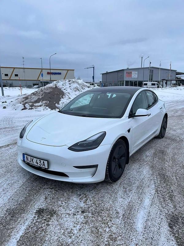 Begagnad Tesla Model 3 Long Range AWD 323 kW (440 HK) 2021 Sedan