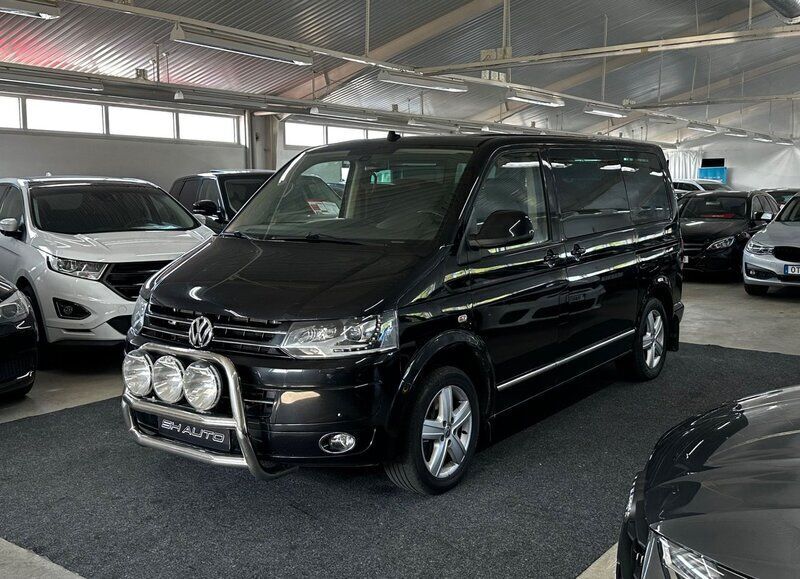 Svart Begagnad 2013 VW Multivan Highline Minibuss | 349 900 kr - Bild 1/4