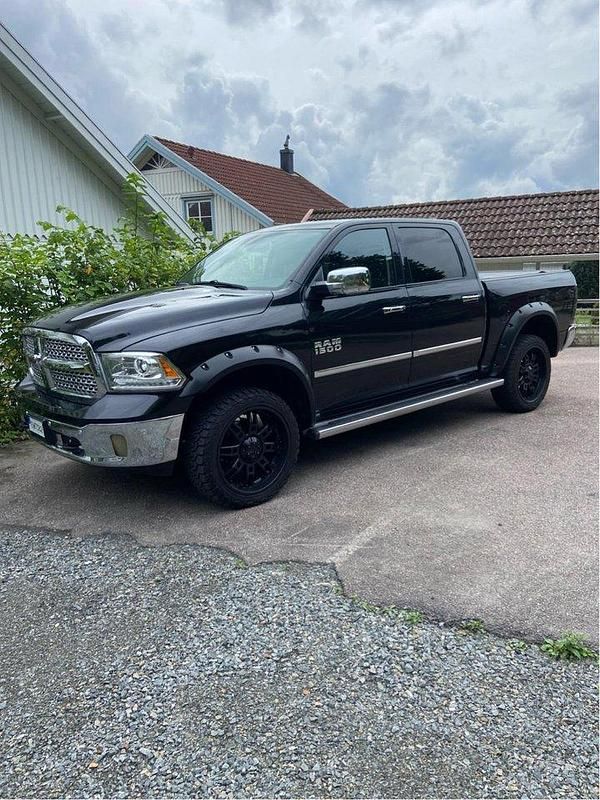 Svart Begagnad 2015 Dodge Ram Pickup | 429 000 kr - Bild 1/4