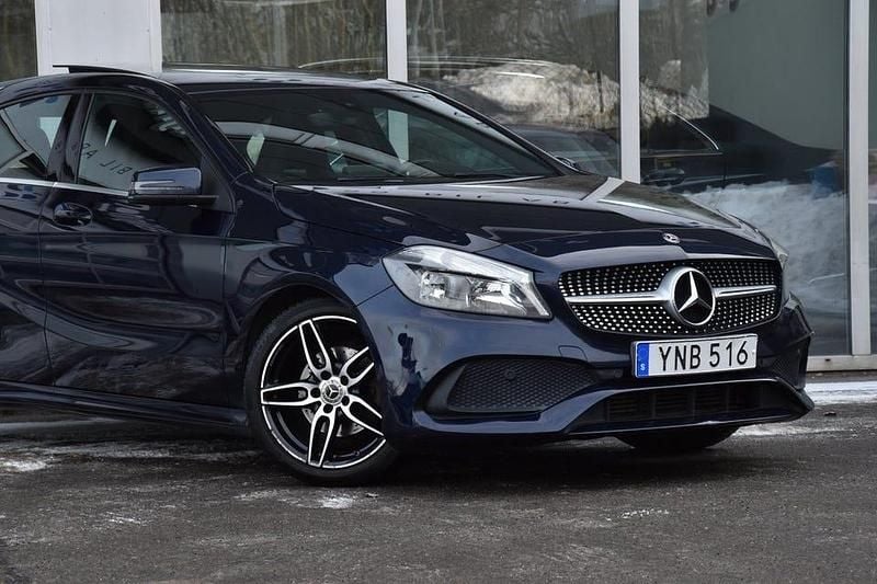 Begagnad Mercedes A180 AMG 122 HK (89 kW) 2017 Mörkblå Halvkombi