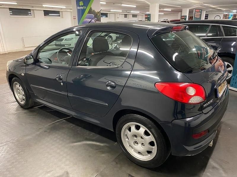 Begagnad Peugeot 206+ 73 HK (53 kW) 2011 Grå Halvkombi