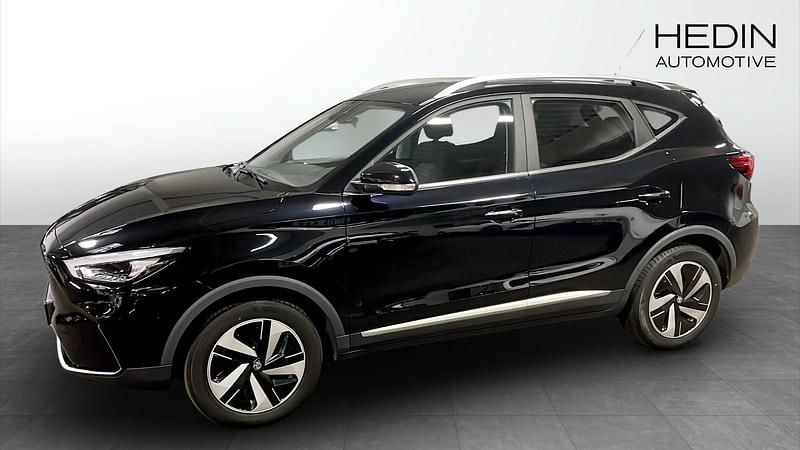 Svart (black) Begagnad 2022 MG ZS Comfort Sedan | 239 900 kr (Superpris) - Bild 1/4