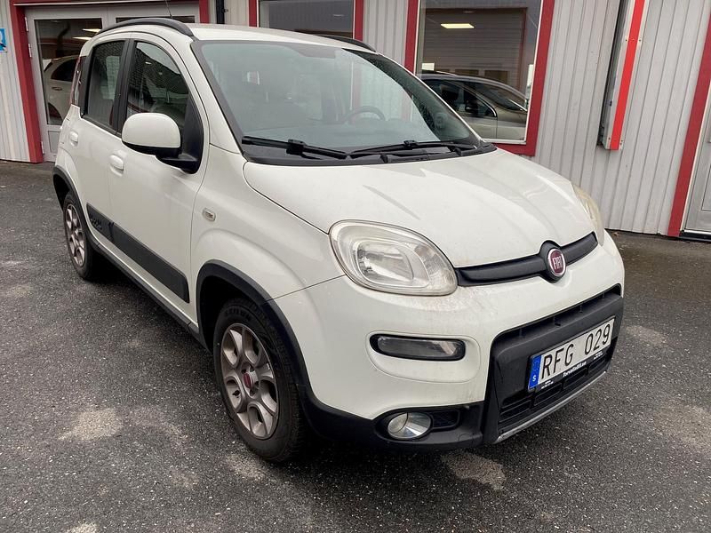 Vit Begagnad 2014 Fiat Panda 4x4 Halvkombi | 69 900 kr - Bild 1/4