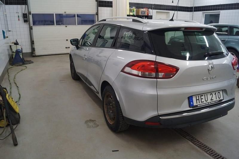 Begagnad Renault Clio IV 90 HK (66 kW) 2015 Silver Kombi