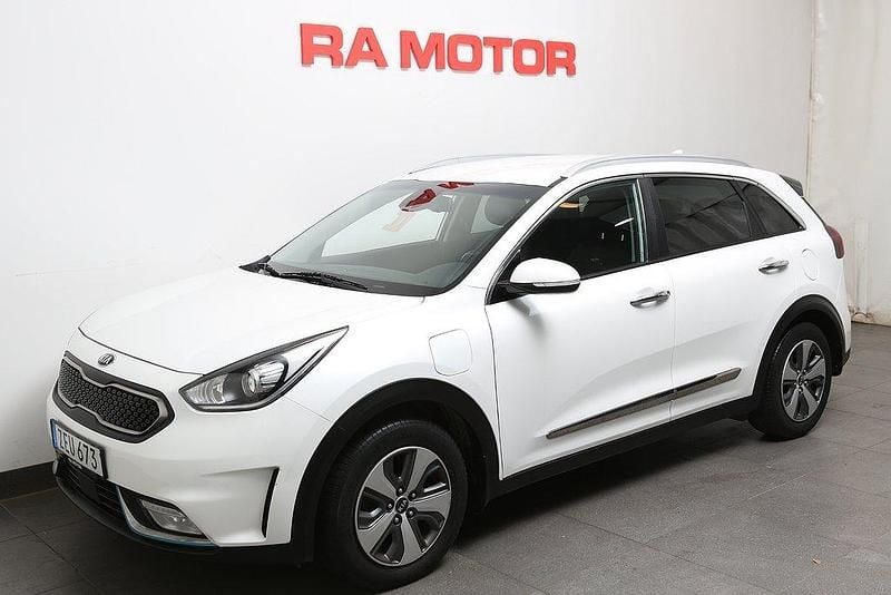 Vit Begagnad 2017 Kia Niro Advance SUV | 168 800 kr (Marknadspris) - Bild 1/3