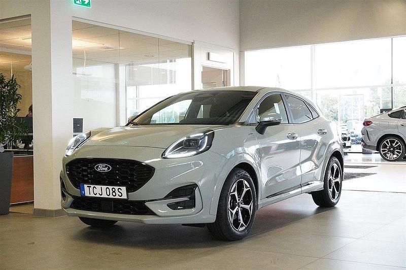 Grå (cactus gray) Begagnad 2024 Ford Puma ST-Line Halvkombi | 249 800 kr (Bra pris) - Bild 1/4