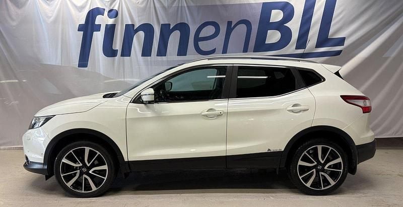 Vit Begagnad 2015 Nissan Qashqai 360º SUV | 89 500 kr (Bra pris) - Bild 1/4