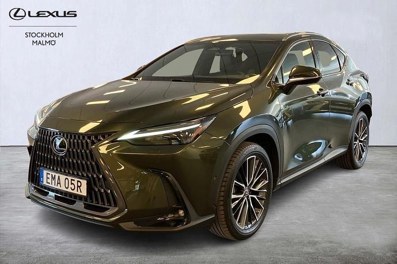 Grön Begagnad 2022 Lexus NX450h+ SUV | 599 000 kr - Bild 1/4