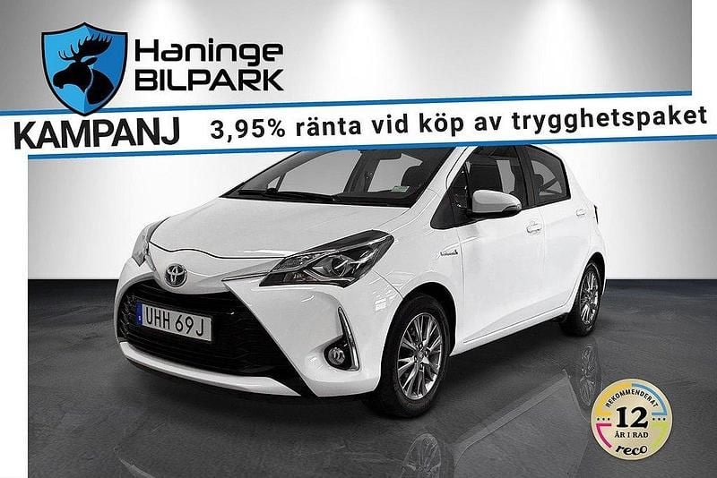 Vit Begagnad 2019 Toyota Yaris Hybrid Halvkombi | 139 900 kr (Bra pris) - Bild 1/2