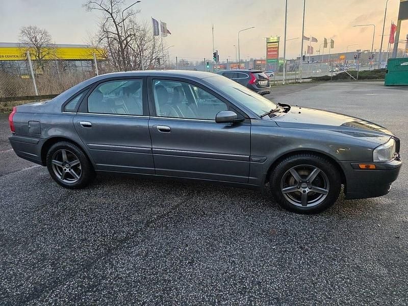Grå Begagnad 2004 Volvo S80 Business Edition Sedan | 34 900 kr (Marknadspris) - Bild 1/4