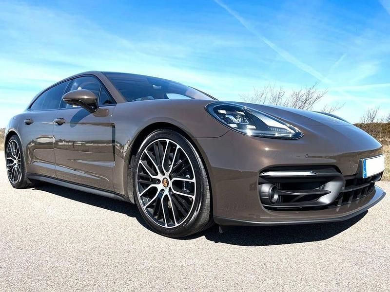 Begagnad Porsche Panamera 4 Platinum Edition 462 HK (339 kW) 2023 Brun truffle brown metallic Sedan