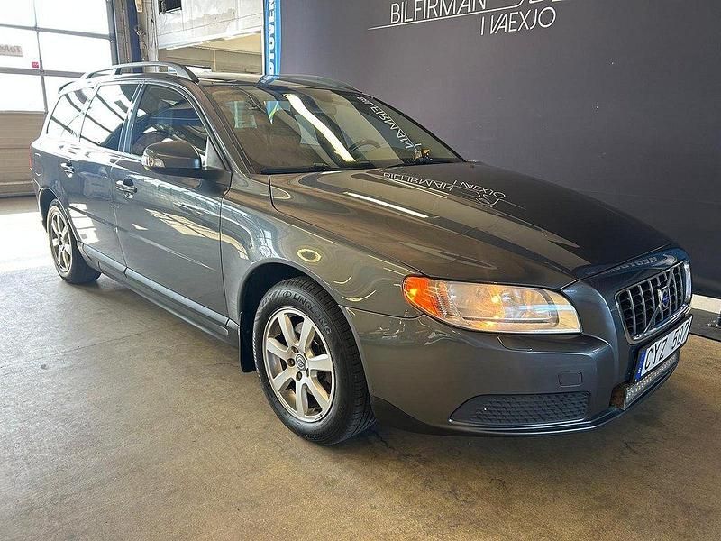 Grå Begagnad 2008 Volvo V70 Kombi | 49 900 kr (Marknadspris) - Bild 1/4