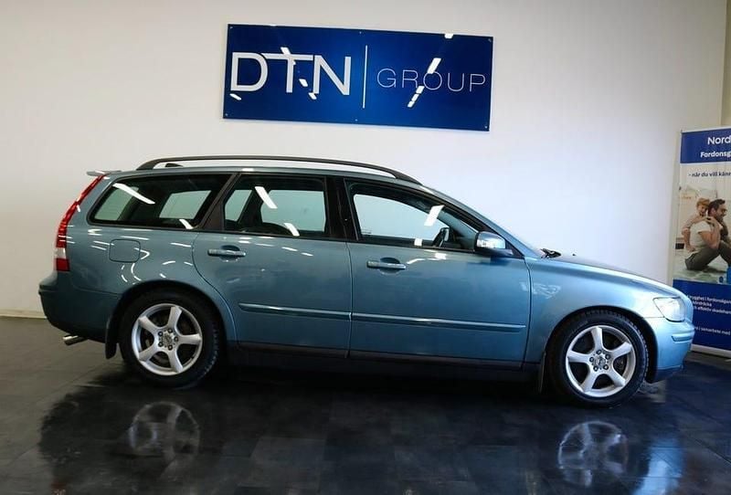 Begagnad Volvo V50 Momentum 180 HK (132 kW) 2007 Blå Kombi