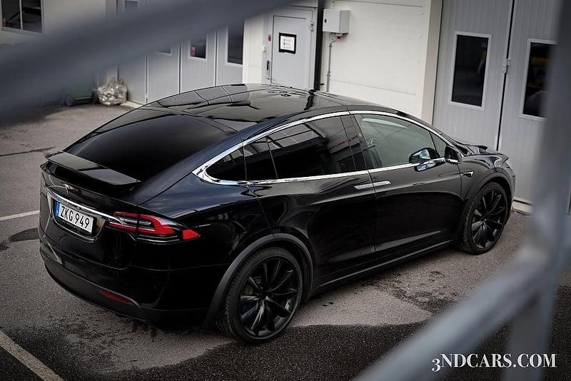 Begagnad Tesla Model X 386 kW (525 HK) 2018 Svart SUV