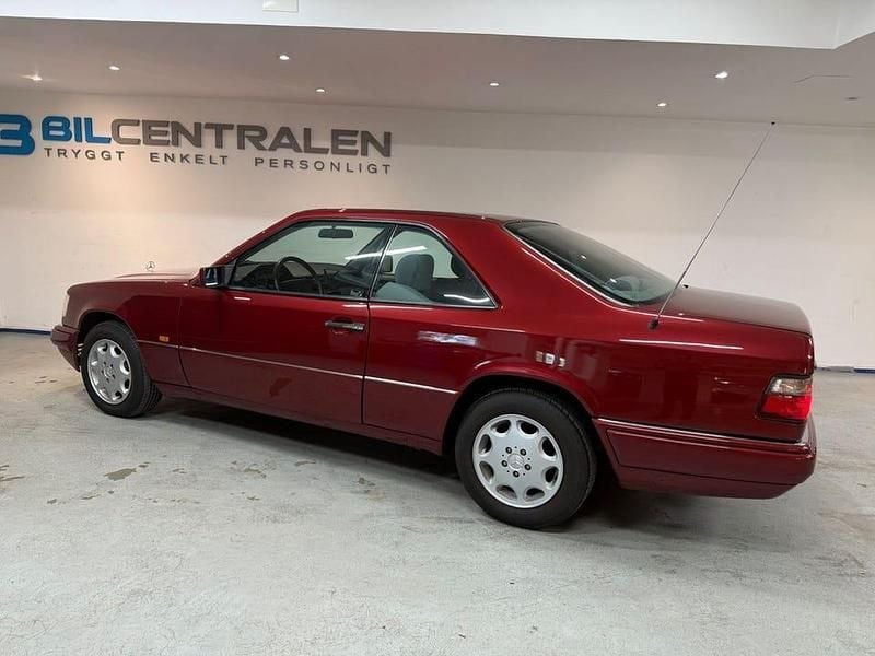 Begagnad Mercedes E320 220 HK (161 kW) 1995 Ljusröd Sportkupé
