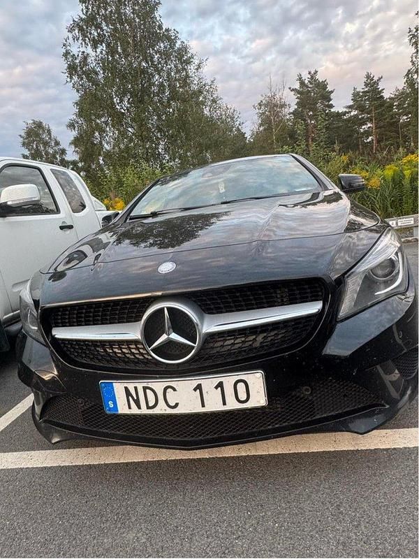 Svart Begagnad 2016 Mercedes CLA200 Shooting Brake Kombi | 150 000 kr (Marknadspris) - Bild 1/4