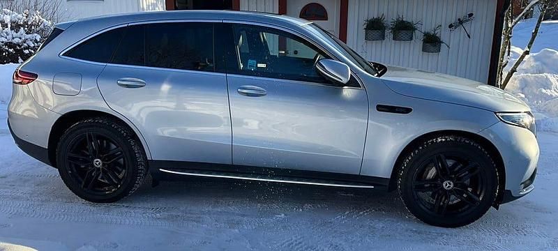 Begagnad Mercedes EQC400 300 kW (408 HK) 2021 Gray metallic SUV