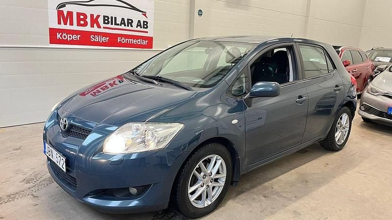 Mörkblå (blå) Begagnad 2008 Toyota Auris Halvkombi | 52 900 kr (Marknadspris) - Bild 1/4