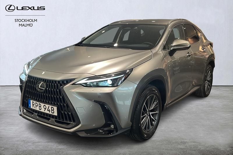 Grå Begagnad 2025 Lexus NX450h+ Business Edition SUV | 579 000 kr (Superpris) - Bild 1/4