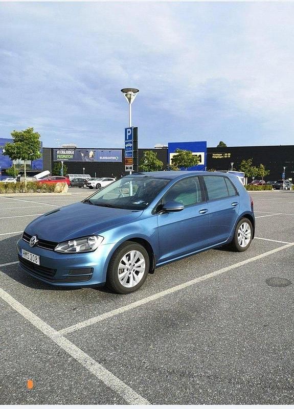 Blå Begagnad 2015 VW Golf VII Halvkombi | 92 000 kr (Bra pris) - Bild 1/4