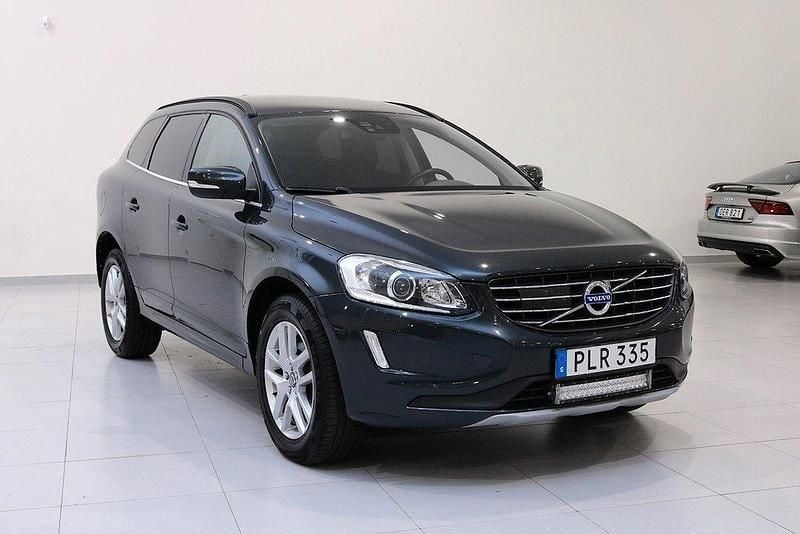 Grå Begagnad 2017 Volvo XC60 Momentum SUV | 199 900 kr (Superpris) - Bild 1/4