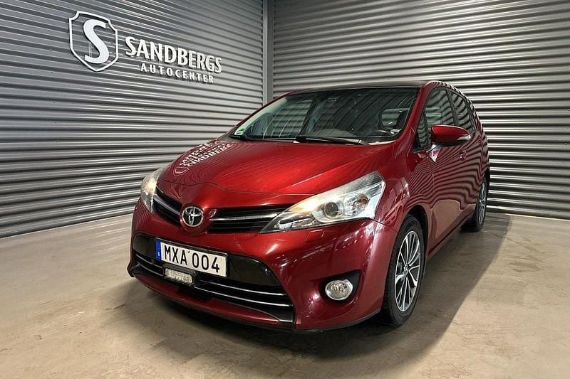 Röd Begagnad 2016 Toyota Verso Active Minibuss | 154 500 kr (Marknadspris) - Bild 1/4