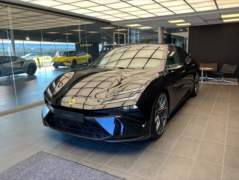 Begagnad Lotus Emeya 675 kW (918 HK) 2024 Svart (black) Halvkombi
