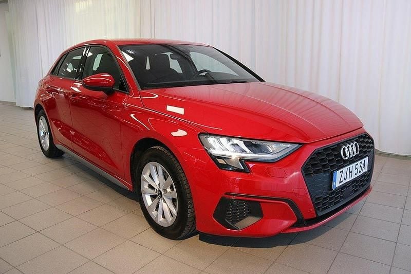 Röd (tangoröd metallic) Begagnad 2022 Audi A3 Sportback Proline Halvkombi | 269 000 kr (Marknadspris) - Bild 1/4