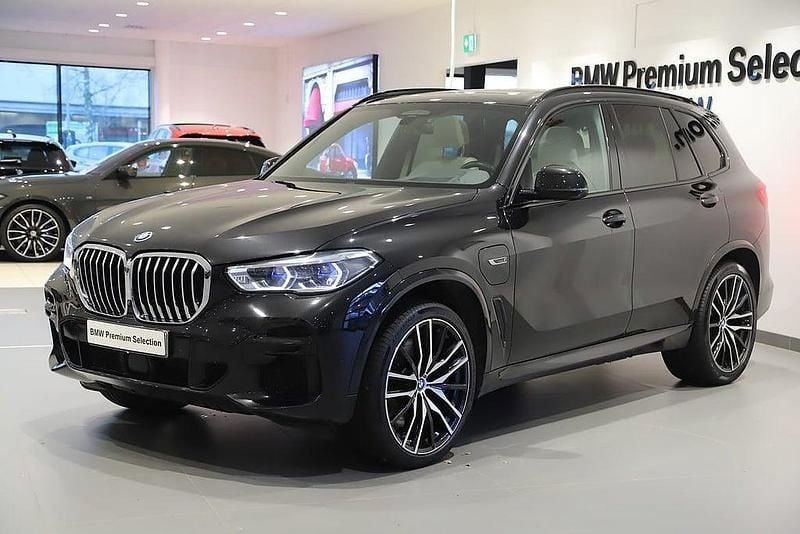 Svart Begagnad 2022 BMW X5 iPerformance SUV | 499 000 kr (Marknadspris) - Bild 1/3